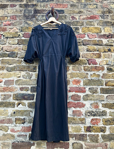 Black neck short sleeve - v-neck,