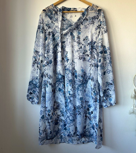 Very white blue - v, floral